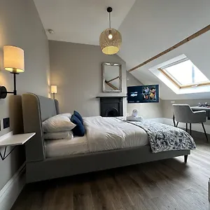 3* Bed & Breakfast Number One Hundred