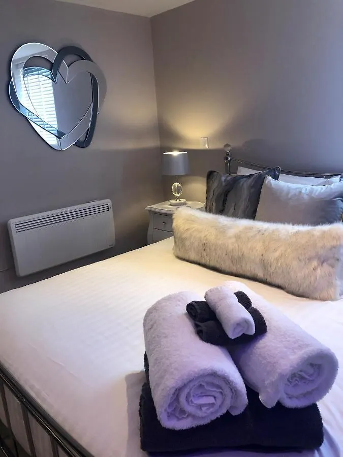 De Courceys Manor Suites&Cottages Cardiff 0*,  Storbritannien