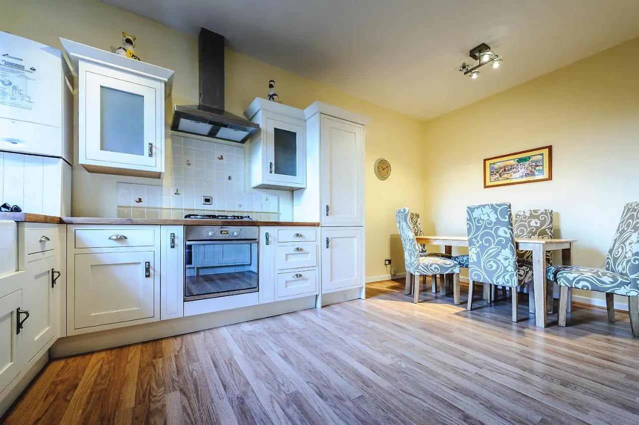 De Courceys Manor Suites&Cottages Cardiff 0*,  Storbritannien