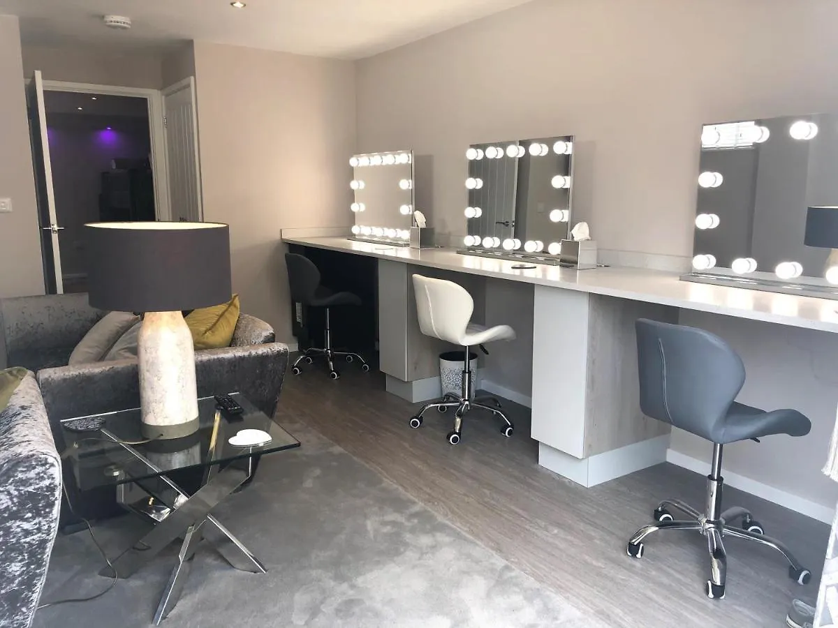 De Courceys Manor Suites&Cottages Cardiff 0*,