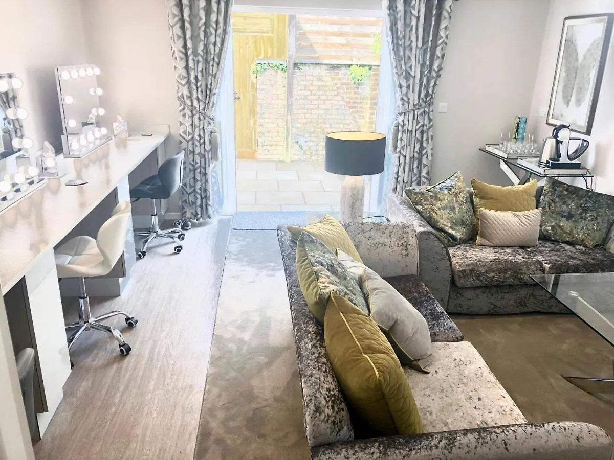 De Courceys Manor Suites&Cottages Cardiff