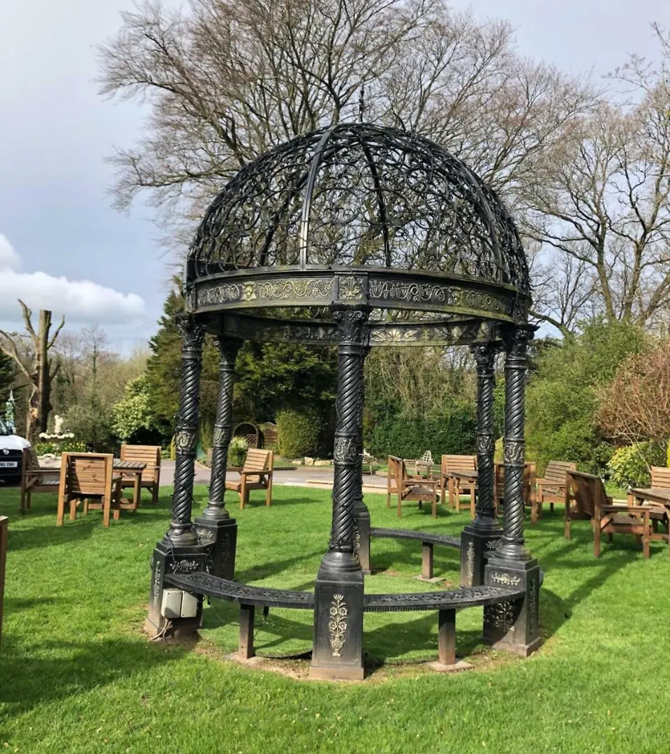De Courceys Manor Suites&Cottages Cardiff 0*,