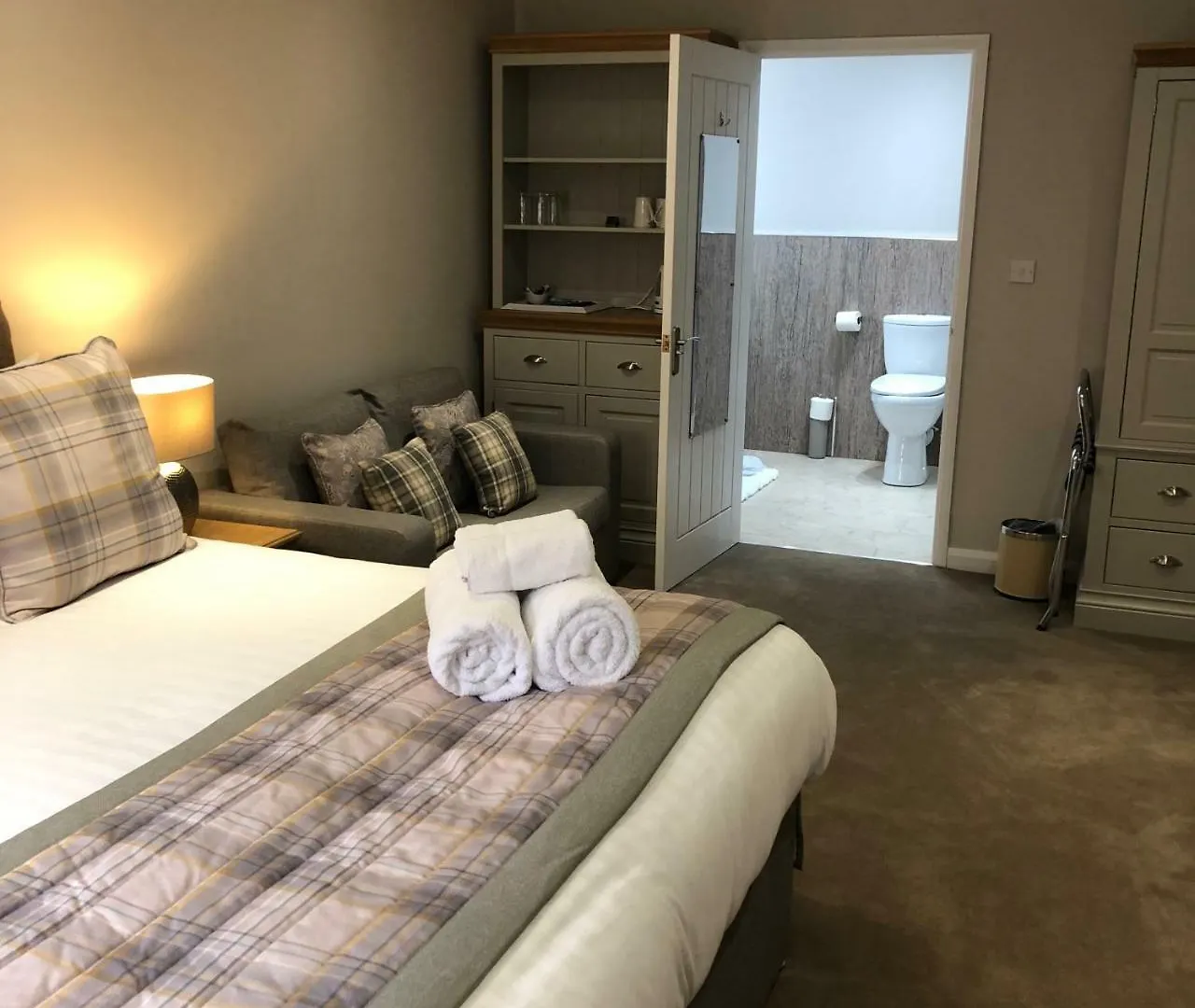 De Courceys Manor Suites&Cottages Cardiff