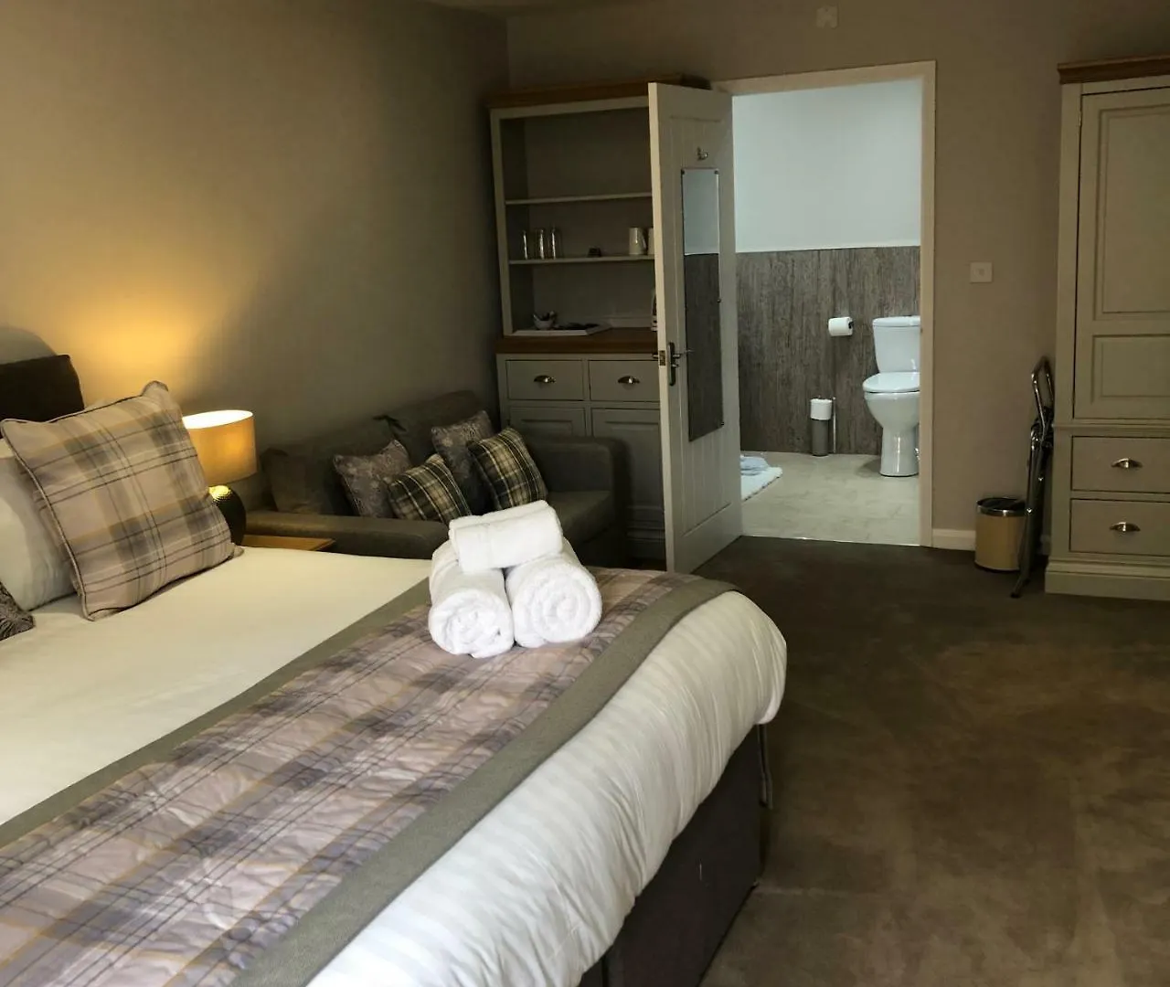 De Courceys Manor Suites&Cottages Cardiff